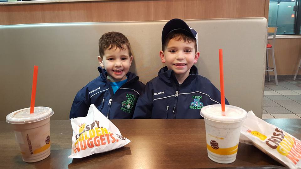 Henrik & Duncan Rutsch enjoy a post-practice meal.